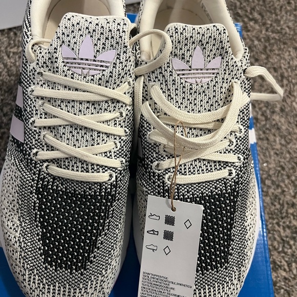 BNIB Adidas swift run 22W in pink, black and purple! Size 9. - Picture 6 of 6